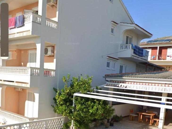 B&B Maestral Rab Rab Town Exterior photo